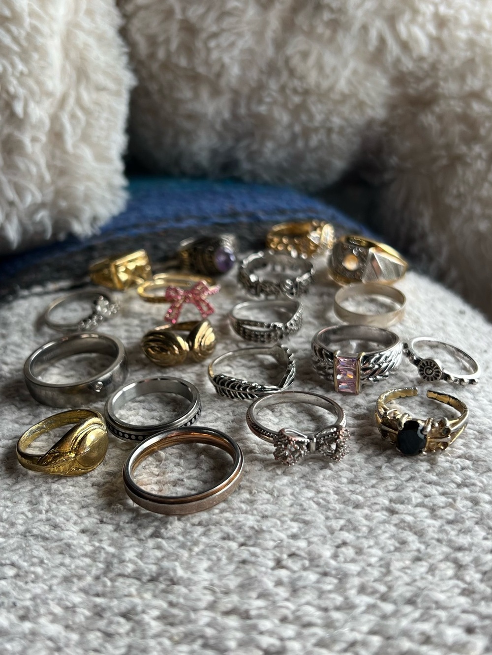 Lot Of 19 Rings - Picture 2 of 7